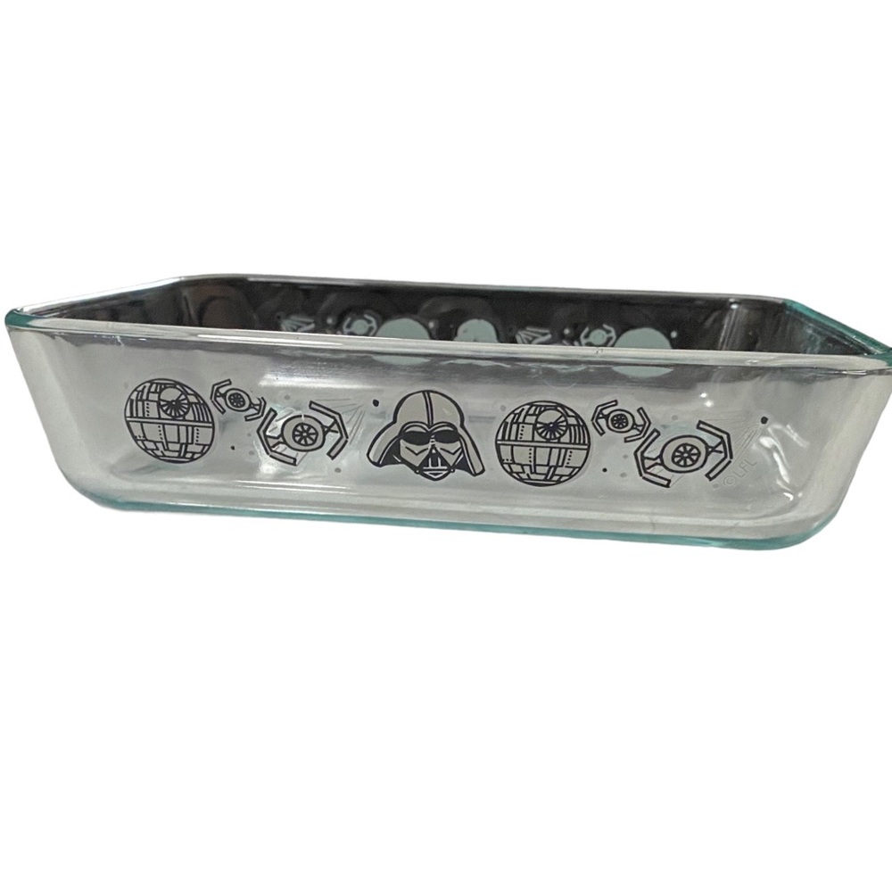 Pyrex Star Wars Darth Vader 3 Cup Rectangular Storage Glass Pan No Lid 750 mL.